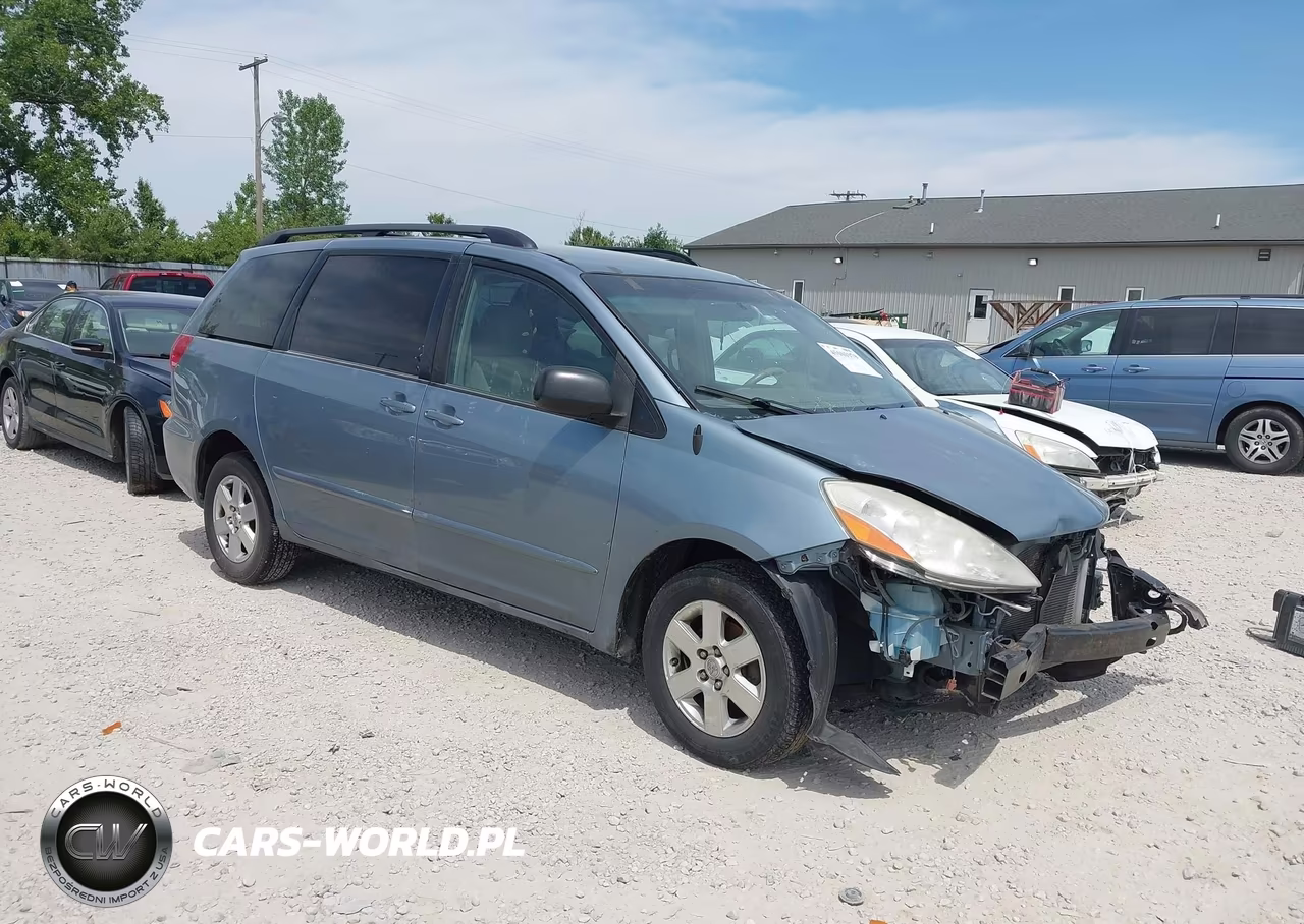 2010 Toyota Sienna Le – zdjęcie 1 z 17