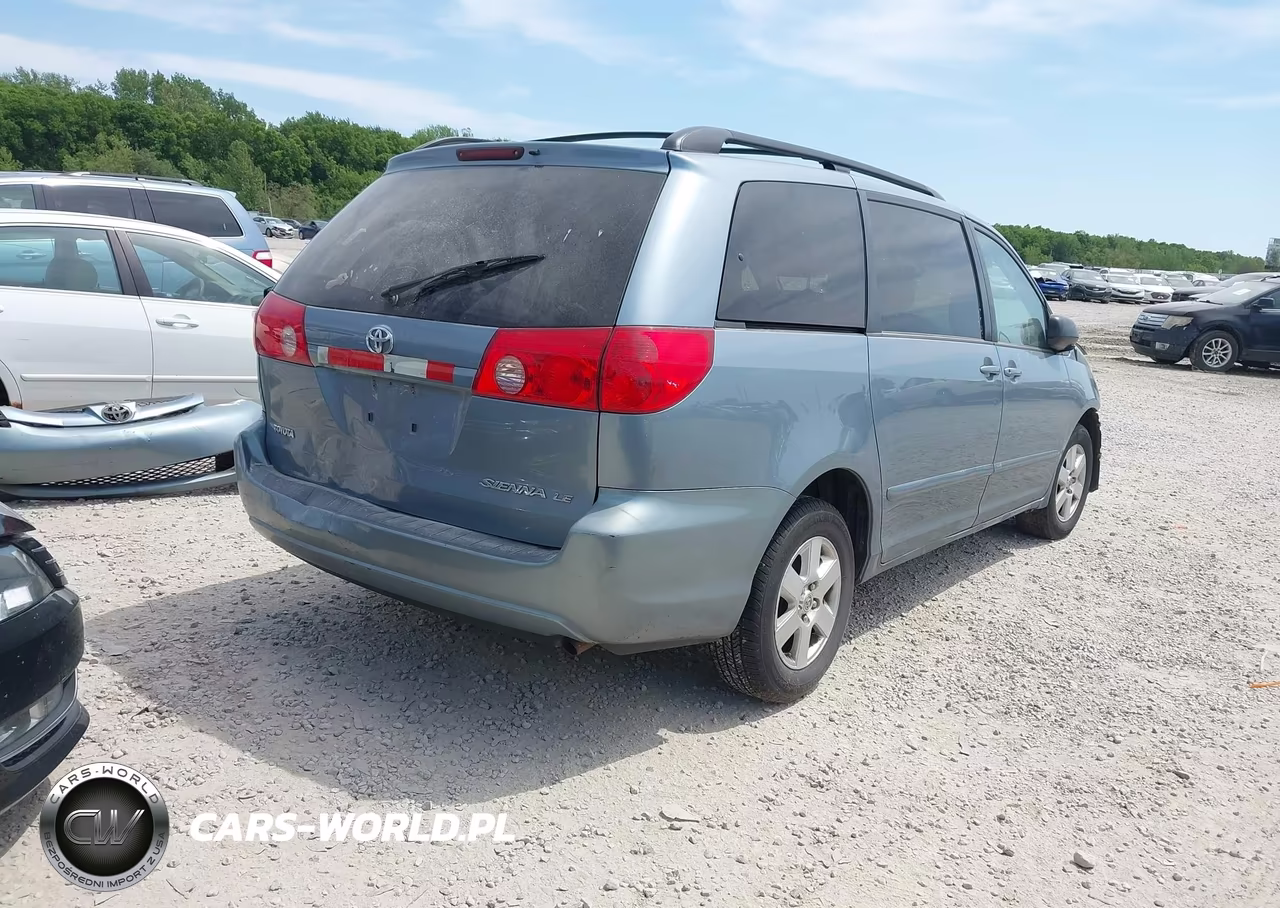 2010 Toyota Sienna Le VIN:5TDKK4CC0AS313032 - 4