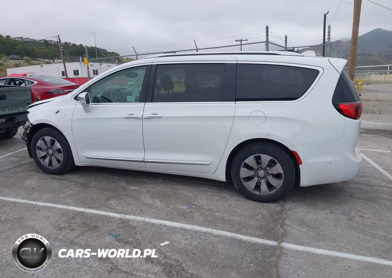 2017 Chrysler Pacifica Hybrid Platinum VIN:2C4RC1N76HR684936 - 15