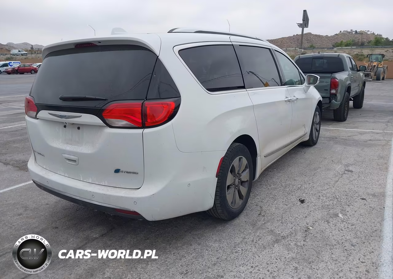 2017 Chrysler Pacifica Hybrid Platinum VIN:2C4RC1N76HR684936 - 4