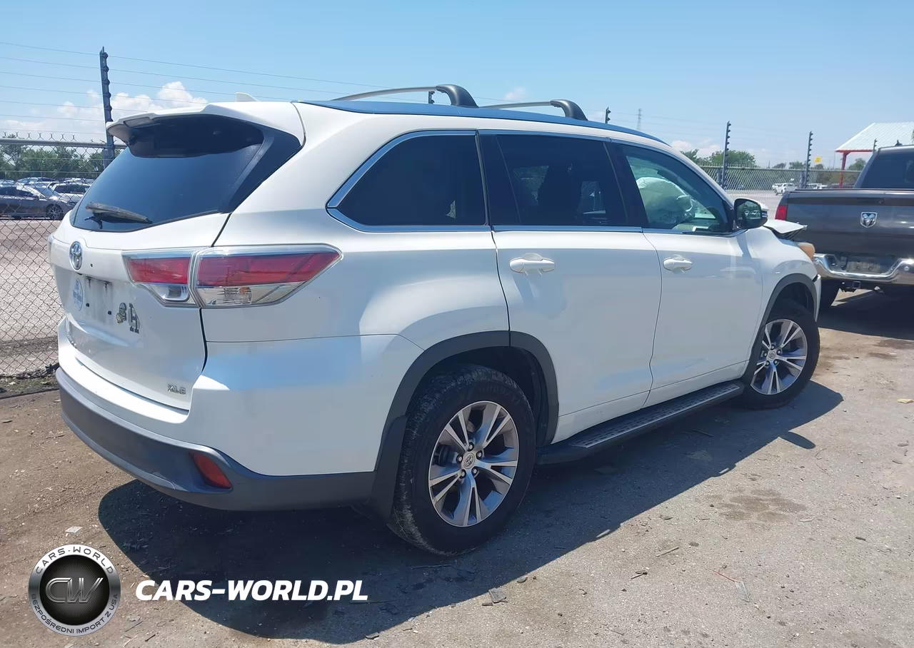 2015 Toyota Highlander Xle V6 VIN:5TDKKRFH0FS058698 - 4