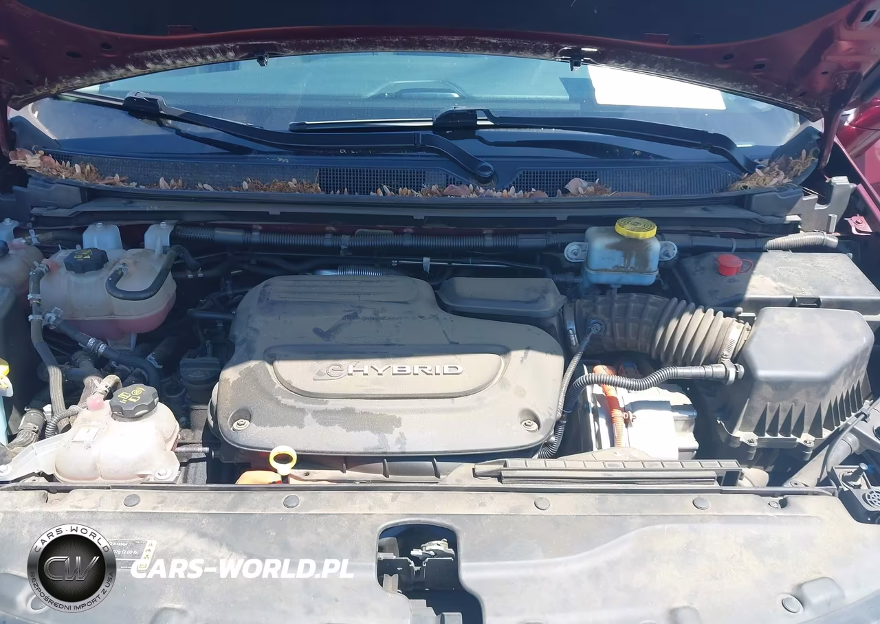 2018 Chrysler Pacifica Hybrid Limited VIN:2C4RC1N73JR365810 - 10