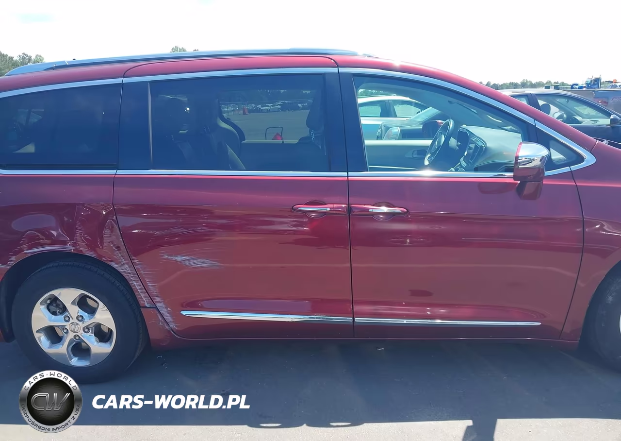 2018 Chrysler Pacifica Hybrid Limited VIN:2C4RC1N73JR365810 - 13