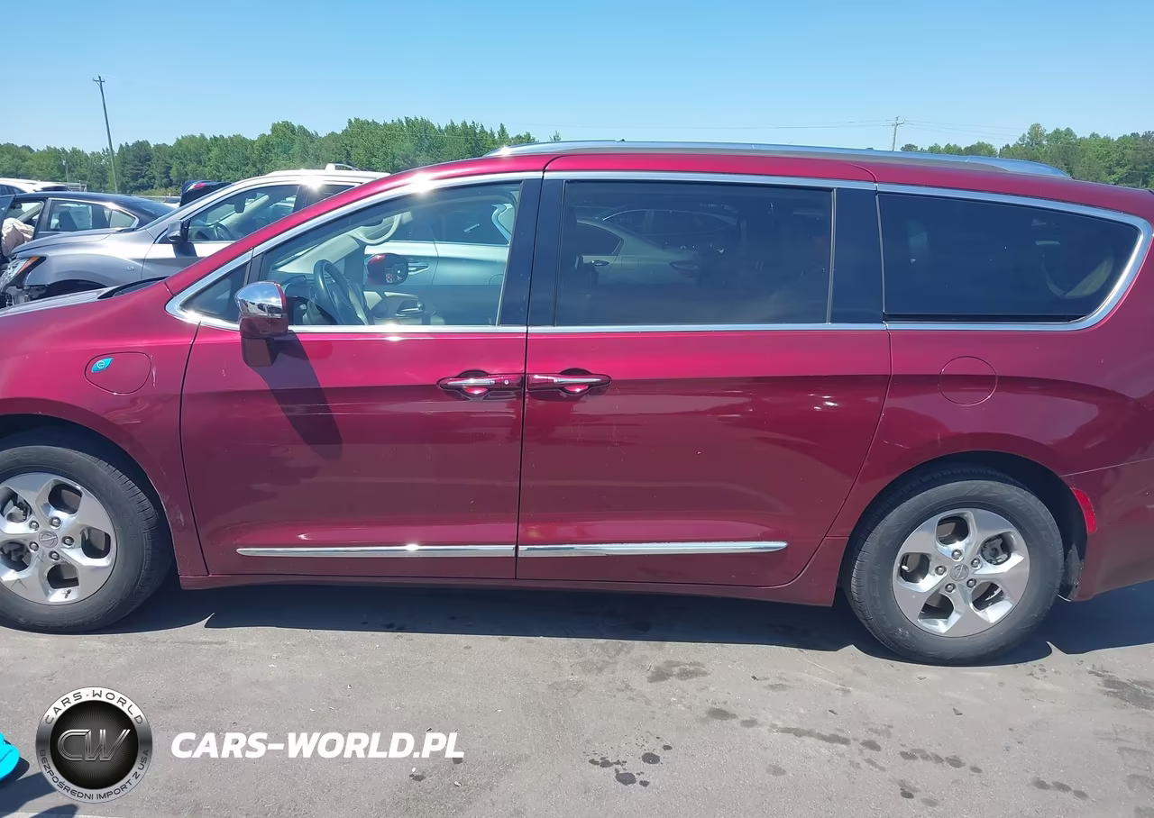 2018 Chrysler Pacifica Hybrid Limited VIN:2C4RC1N73JR365810 - 14