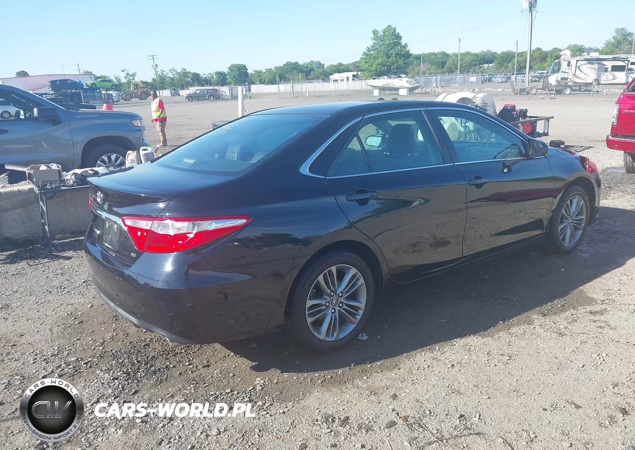 2015 Toyota Camry Se VIN:4T1BF1FK2FU930355 - 4