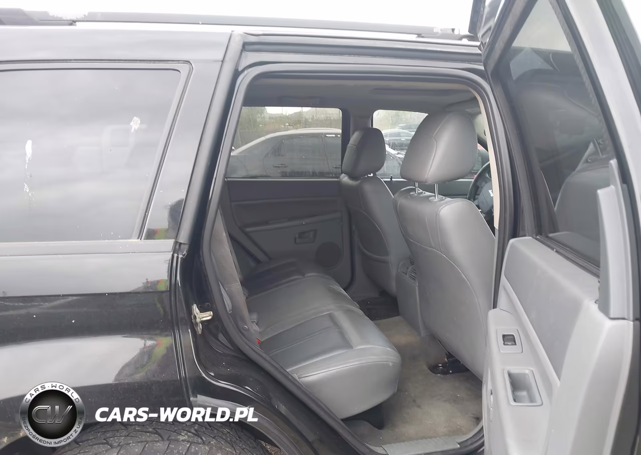 2007 Jeep Grand Cherokee Laredo VIN:1J8HR48P57C634584 - 8