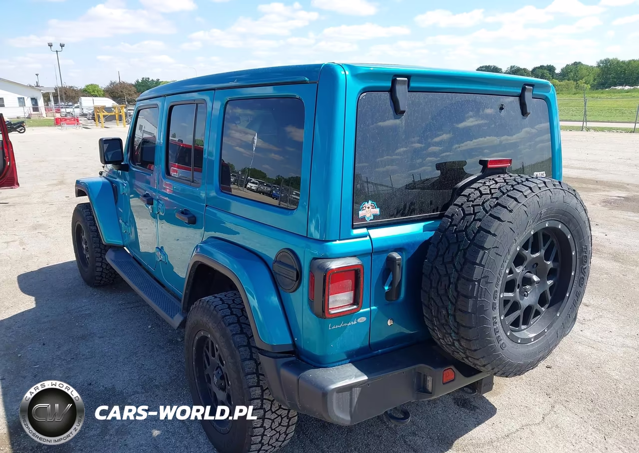 2019 Jeep Wrangler Unlimited Sahara 4X4 VIN:1C4HJXEN5KW690700 - 3