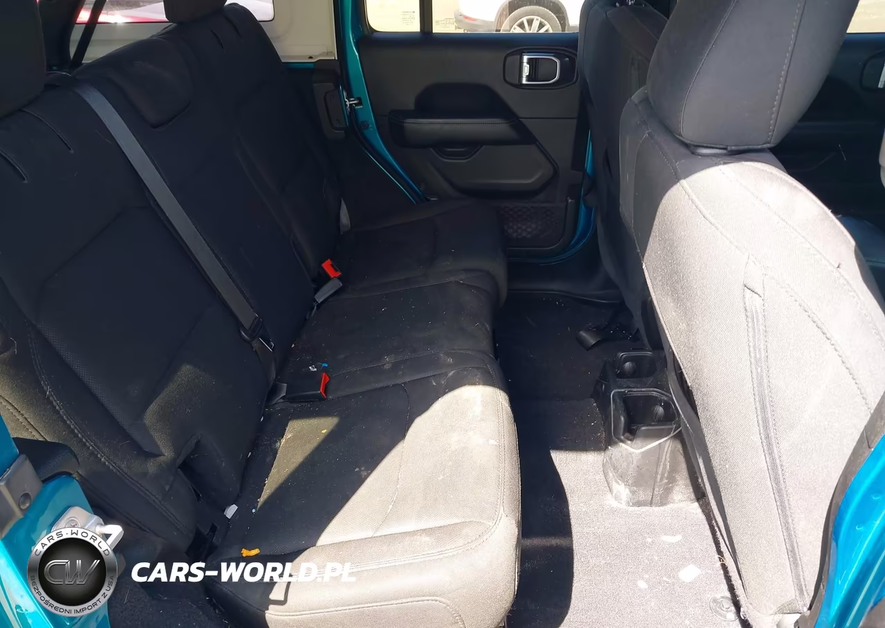 2019 Jeep Wrangler Unlimited Sahara 4X4 VIN:1C4HJXEN5KW690700 - 8