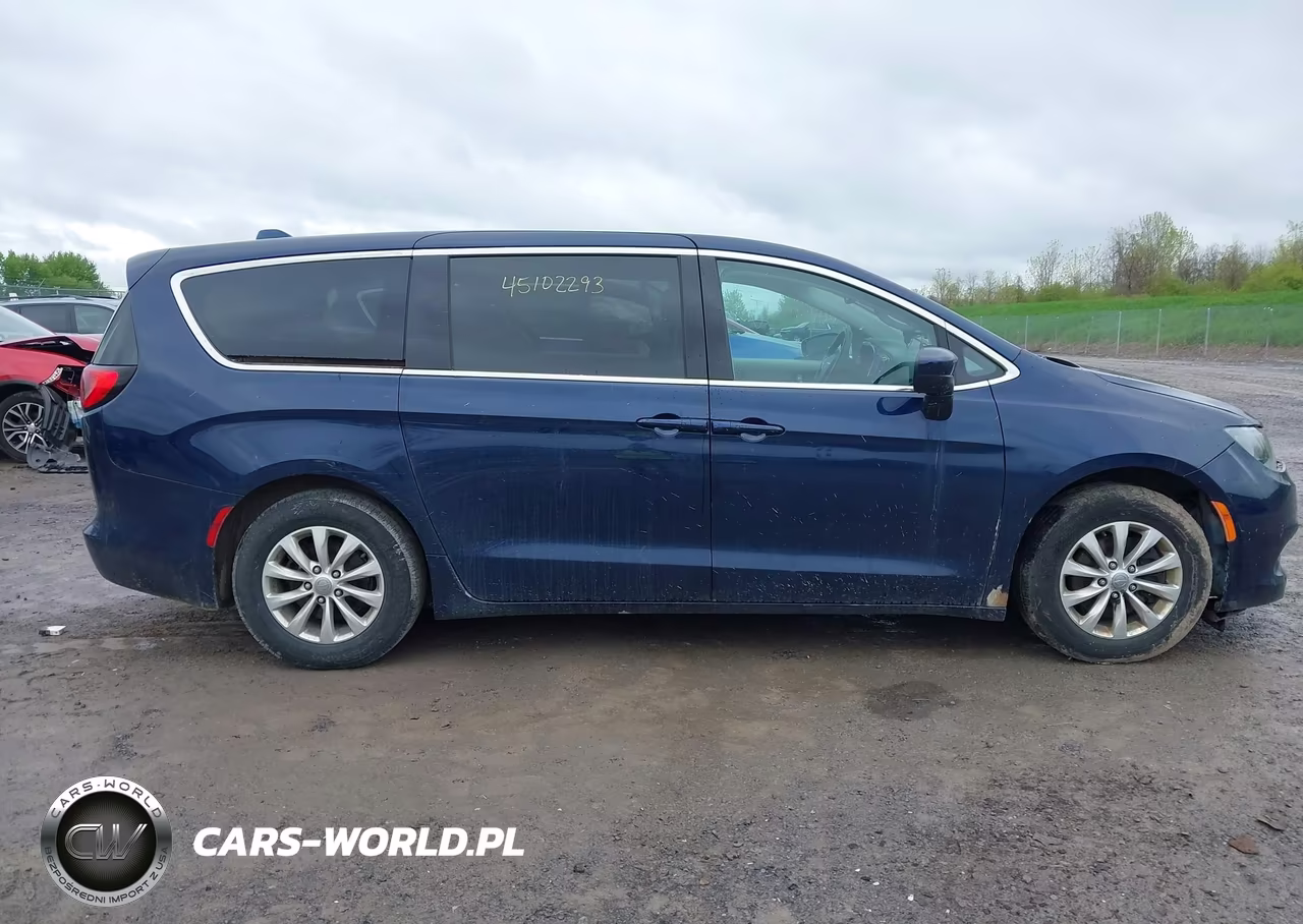 2017 Chrysler Pacifica Touring VIN:2C4RC1DG8HR610502 - 13