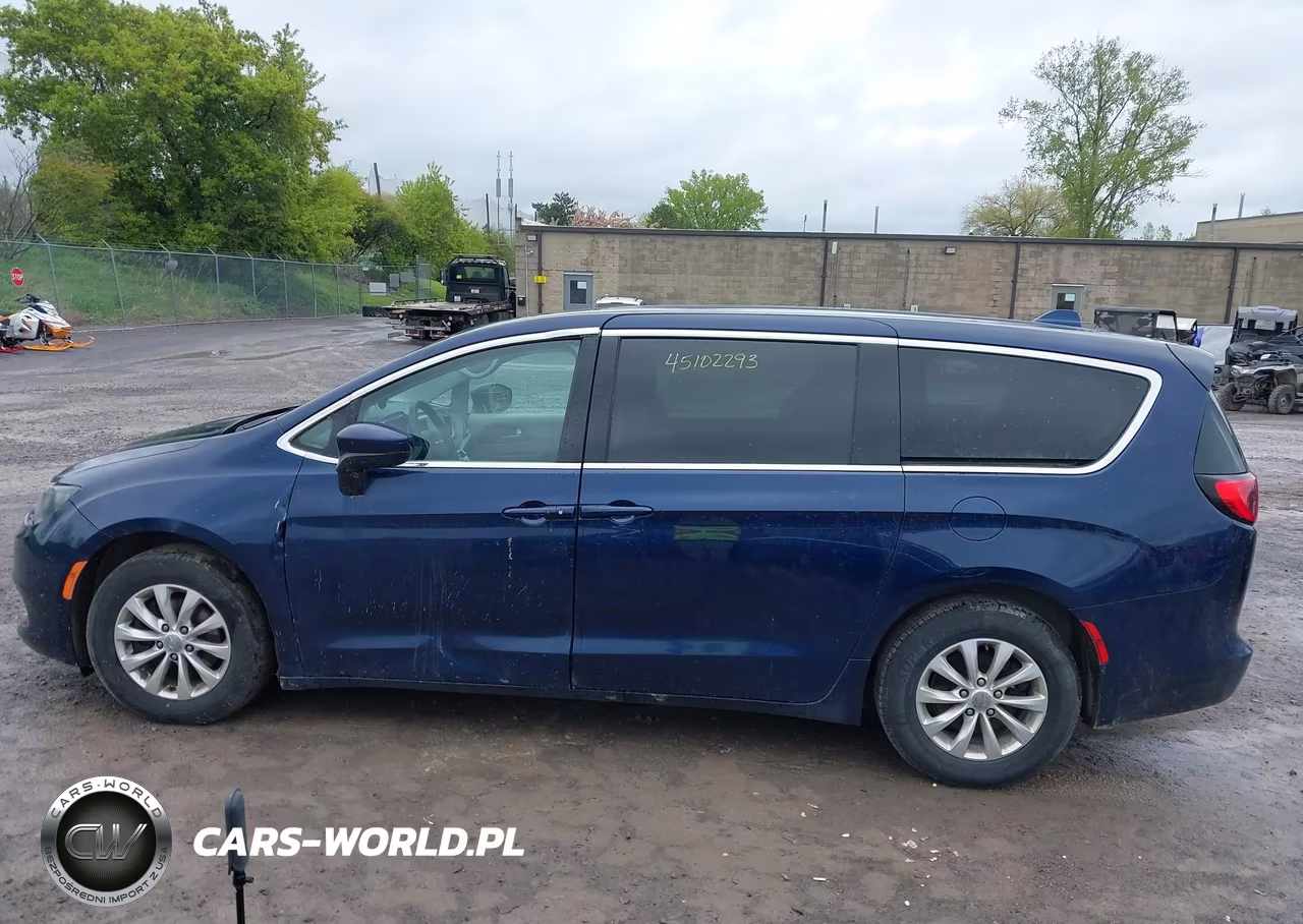 2017 Chrysler Pacifica Touring VIN:2C4RC1DG8HR610502 - 14