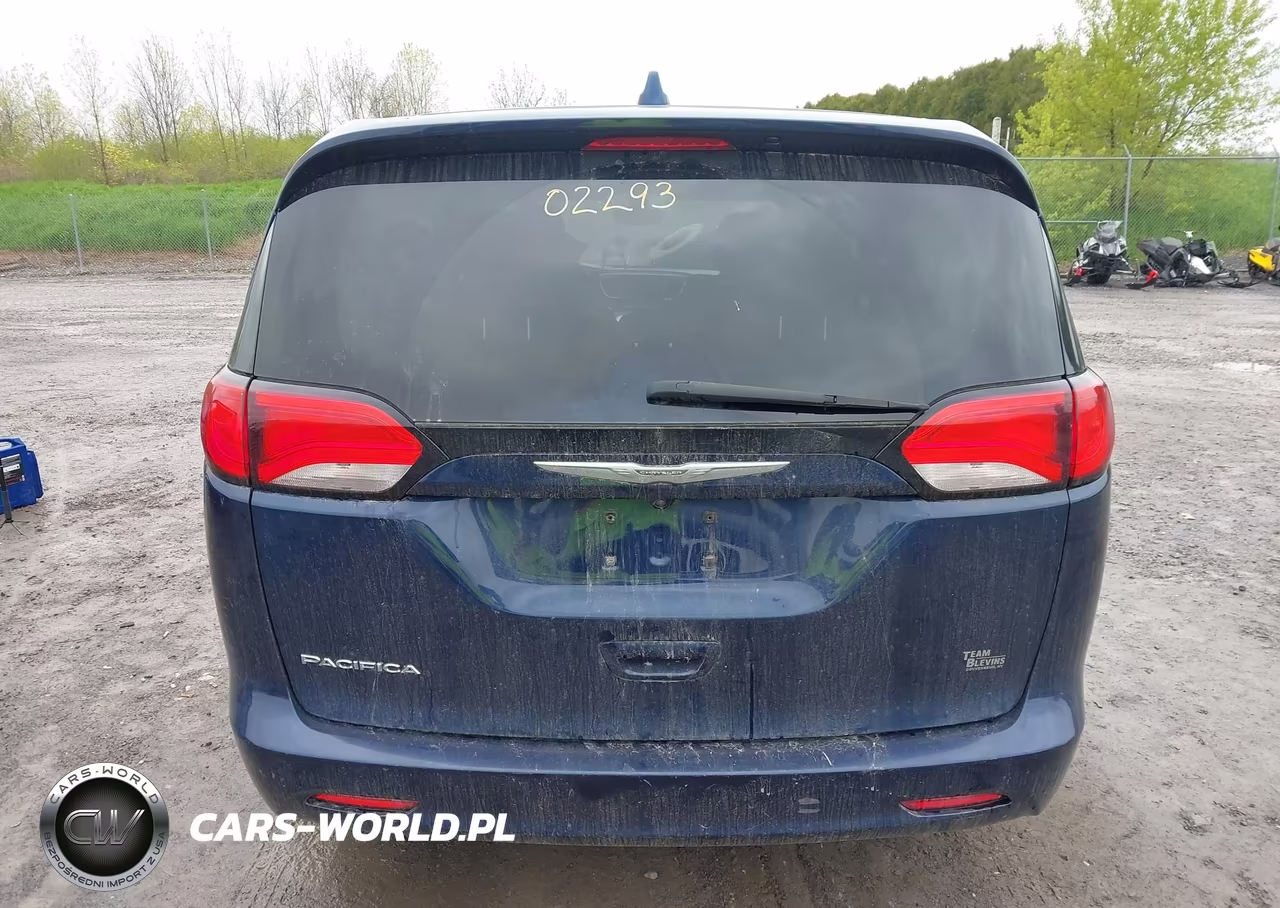 2017 Chrysler Pacifica Touring VIN:2C4RC1DG8HR610502 - 16