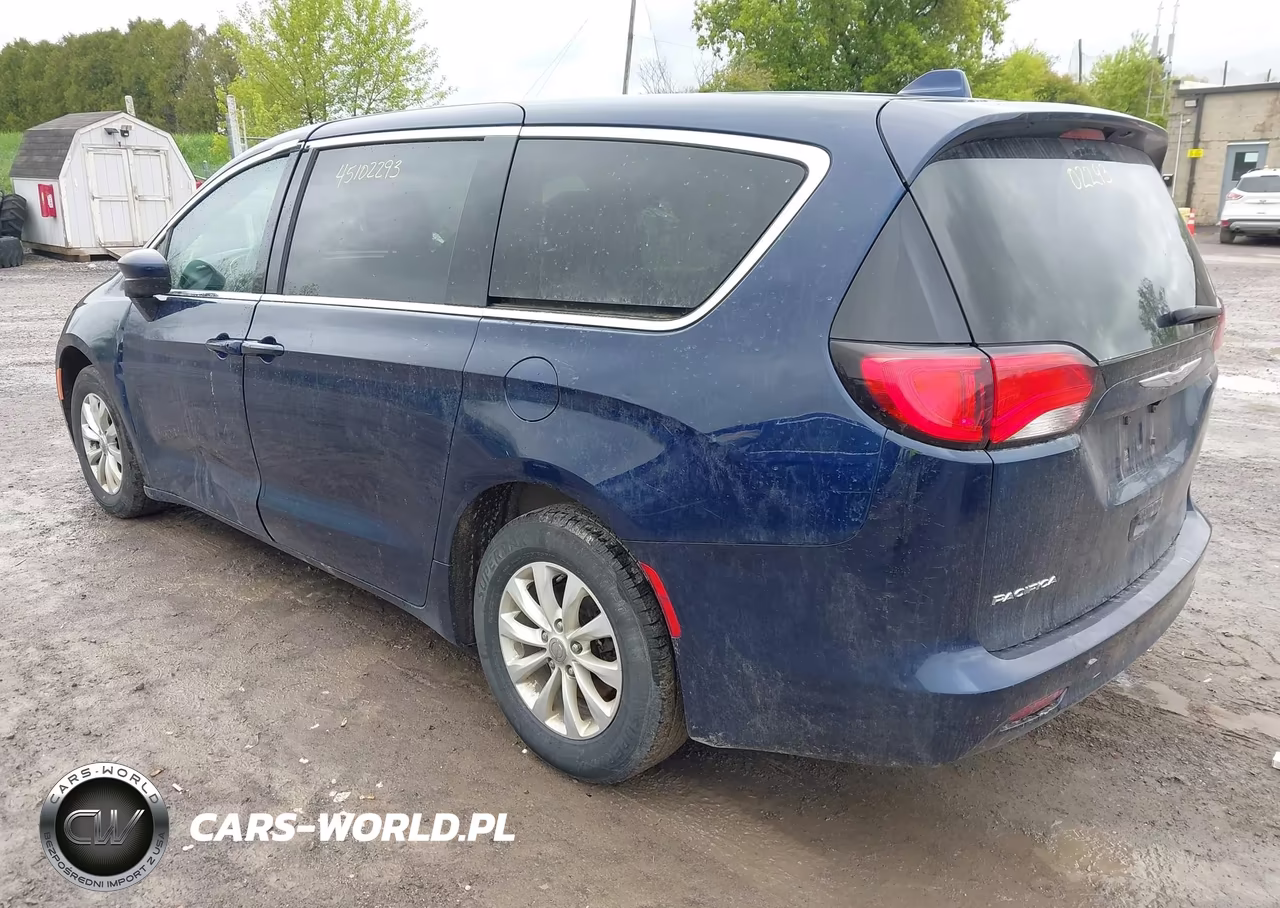 2017 Chrysler Pacifica Touring VIN:2C4RC1DG8HR610502 - 3