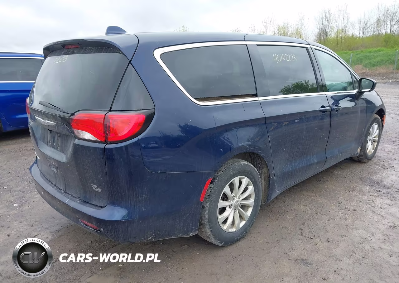 2017 Chrysler Pacifica Touring VIN:2C4RC1DG8HR610502 - 4