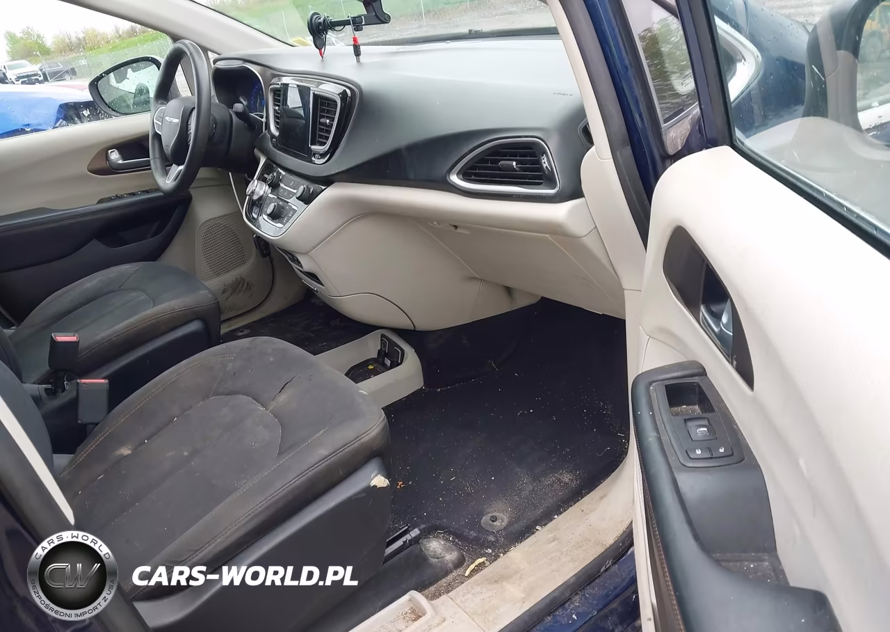 2017 Chrysler Pacifica Touring VIN:2C4RC1DG8HR610502 - 5