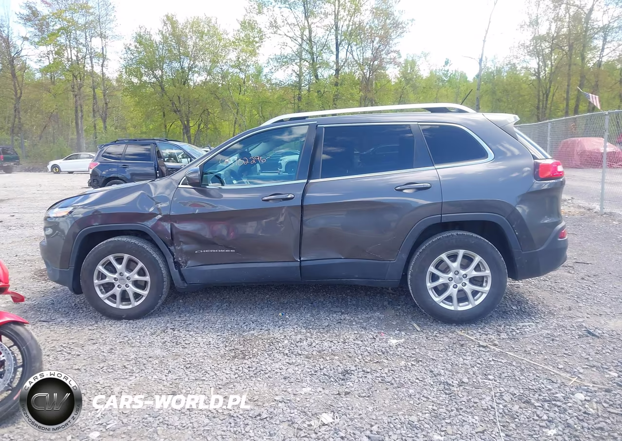 2015 Jeep Cherokee Latitude VIN:1C4PJMCS0FW513898 - 14