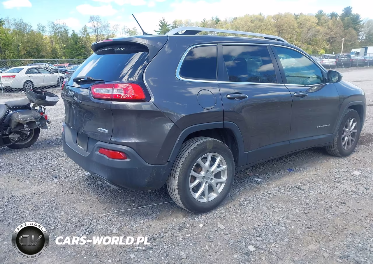 2015 Jeep Cherokee Latitude VIN:1C4PJMCS0FW513898 - 4