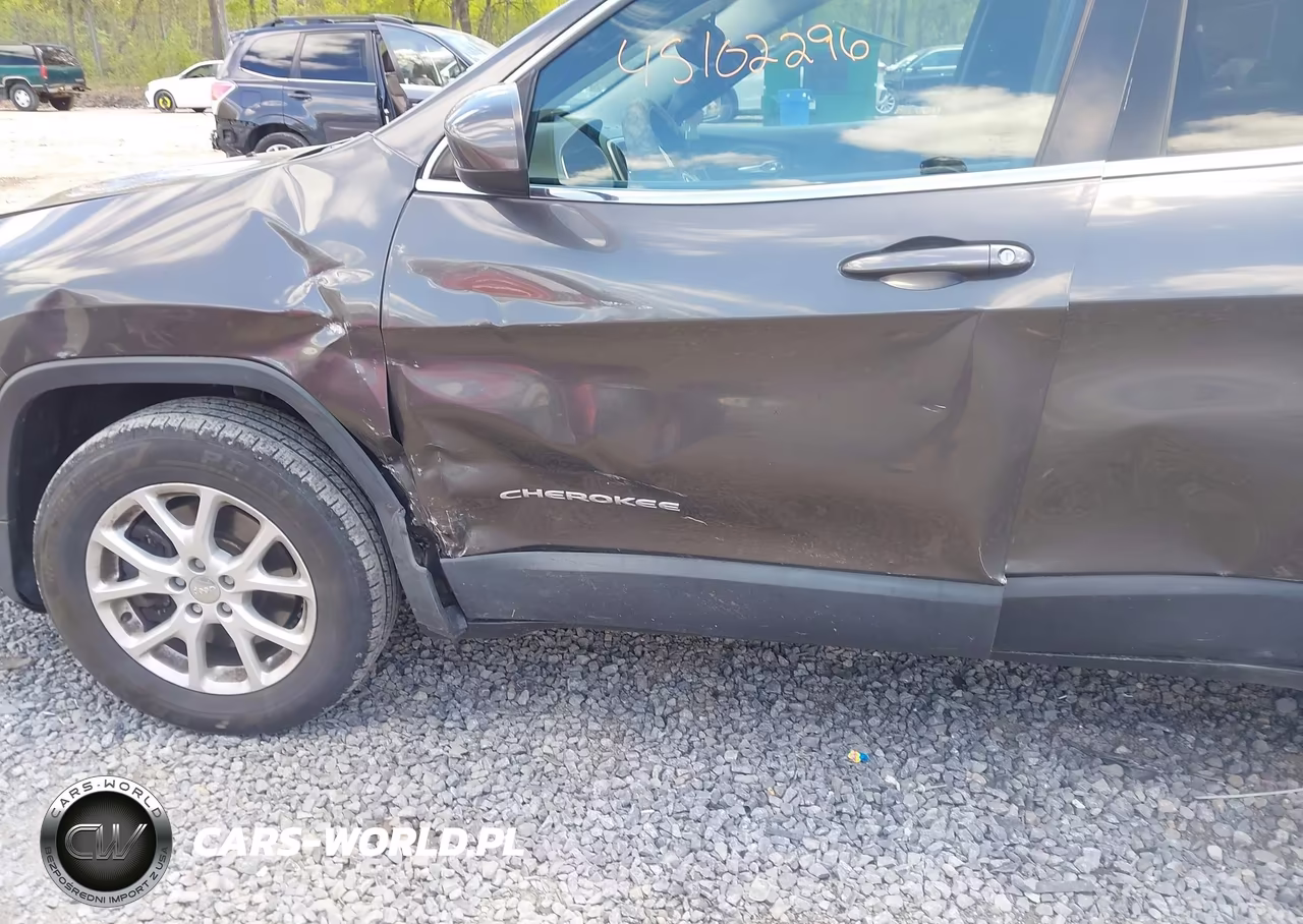 2015 Jeep Cherokee Latitude VIN:1C4PJMCS0FW513898 - 6