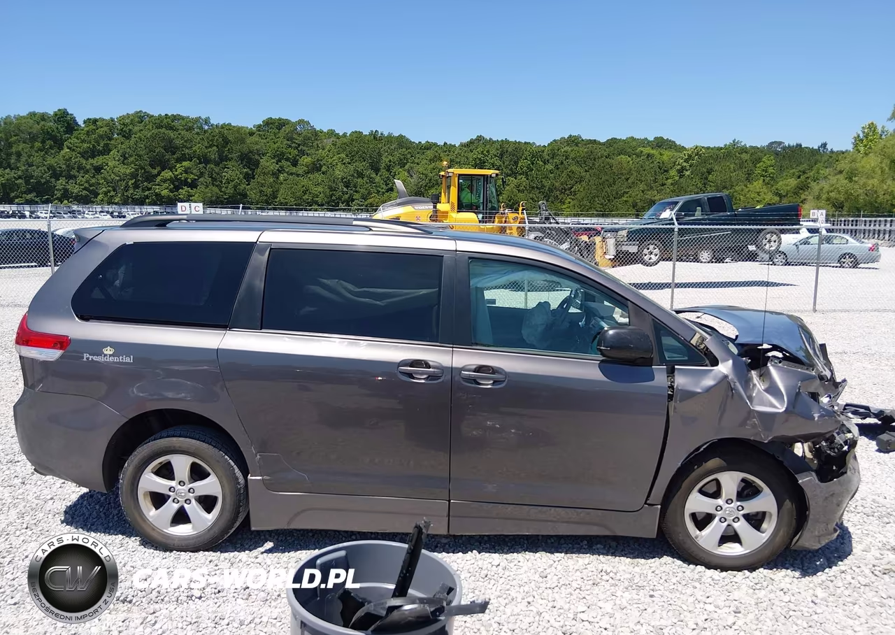 2014 Toyota Sienna Le V6 8 Passenger VIN:5TDKK3DC5ES485331 - 13