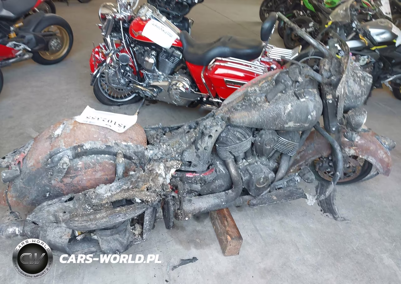 2014 Indian Motorcycle Co. Chief Classic VIN:56KCCCAA0E3317001 - 4