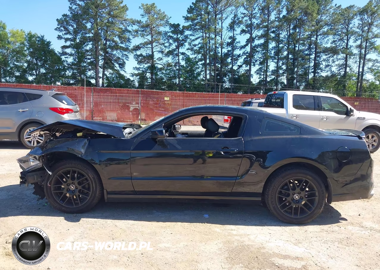 2014 Ford Mustang V6 Premium VIN:1ZVBP8AM5E5315968 - 14
