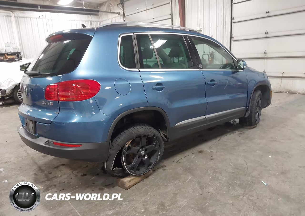 2017 Volkswagen Tiguan 2.0T Wolfsburg Edition VIN:WVGSV7AX8HW501589 - 4