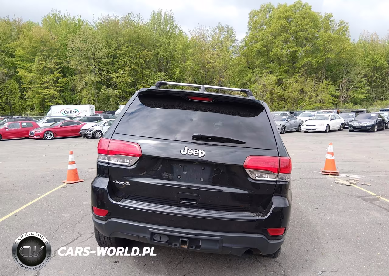 2015 Jeep Grand Cherokee Laredo VIN:1C4RJFAG0FC676510 - 17