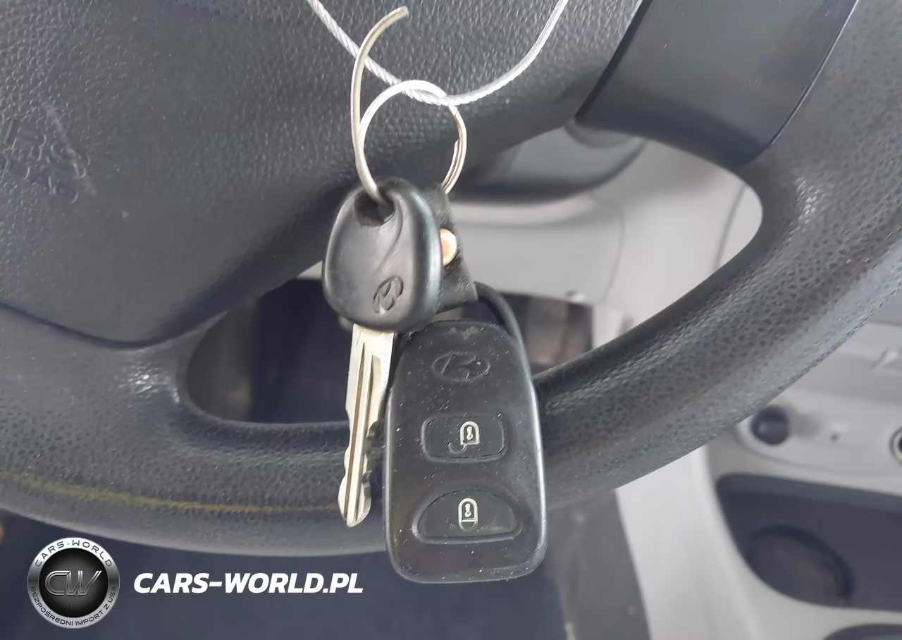 2008 Hyundai Accent Gs VIN:KMHCM36C88U103204 - 11