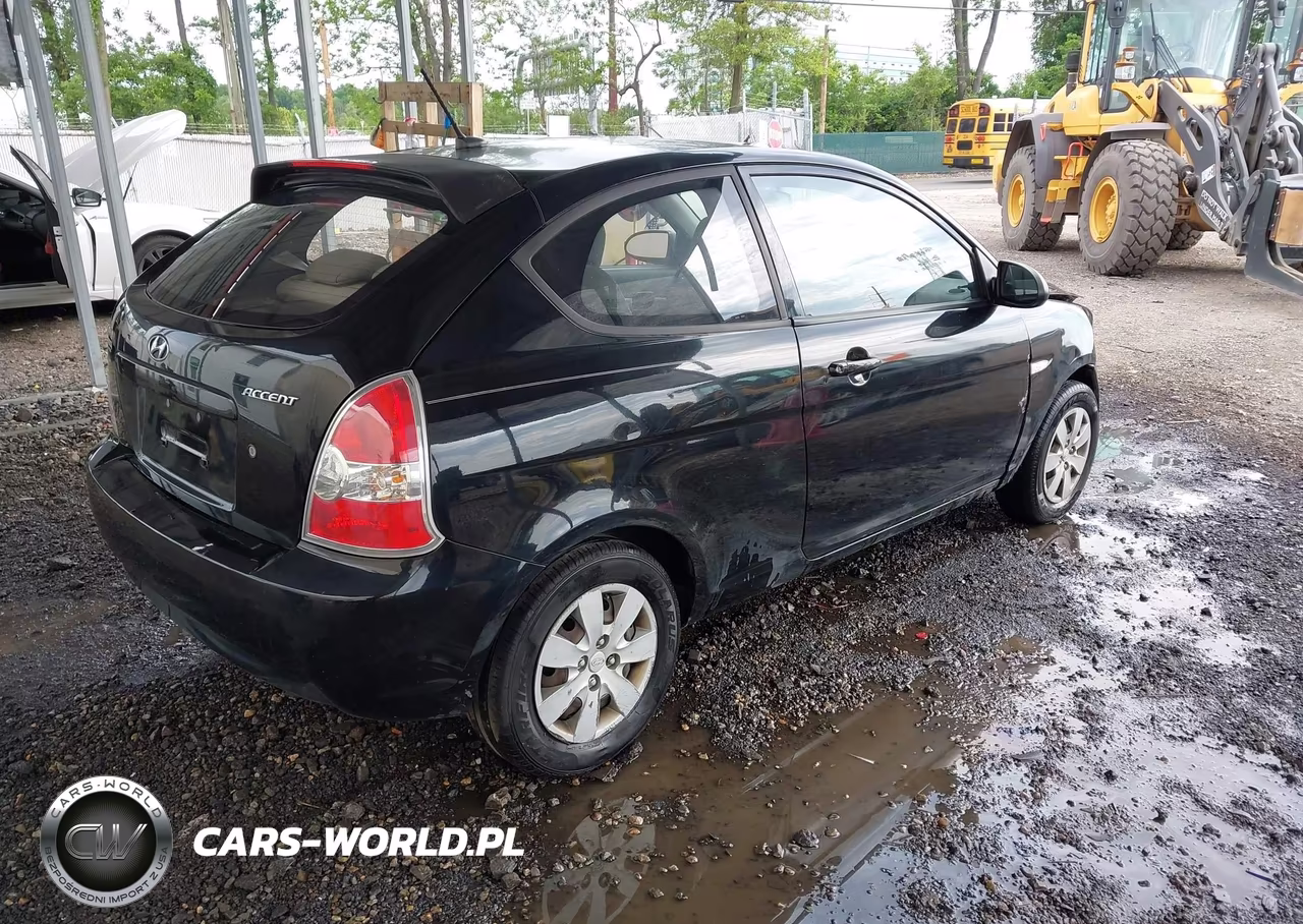 2008 Hyundai Accent Gs VIN:KMHCM36C88U103204 - 4