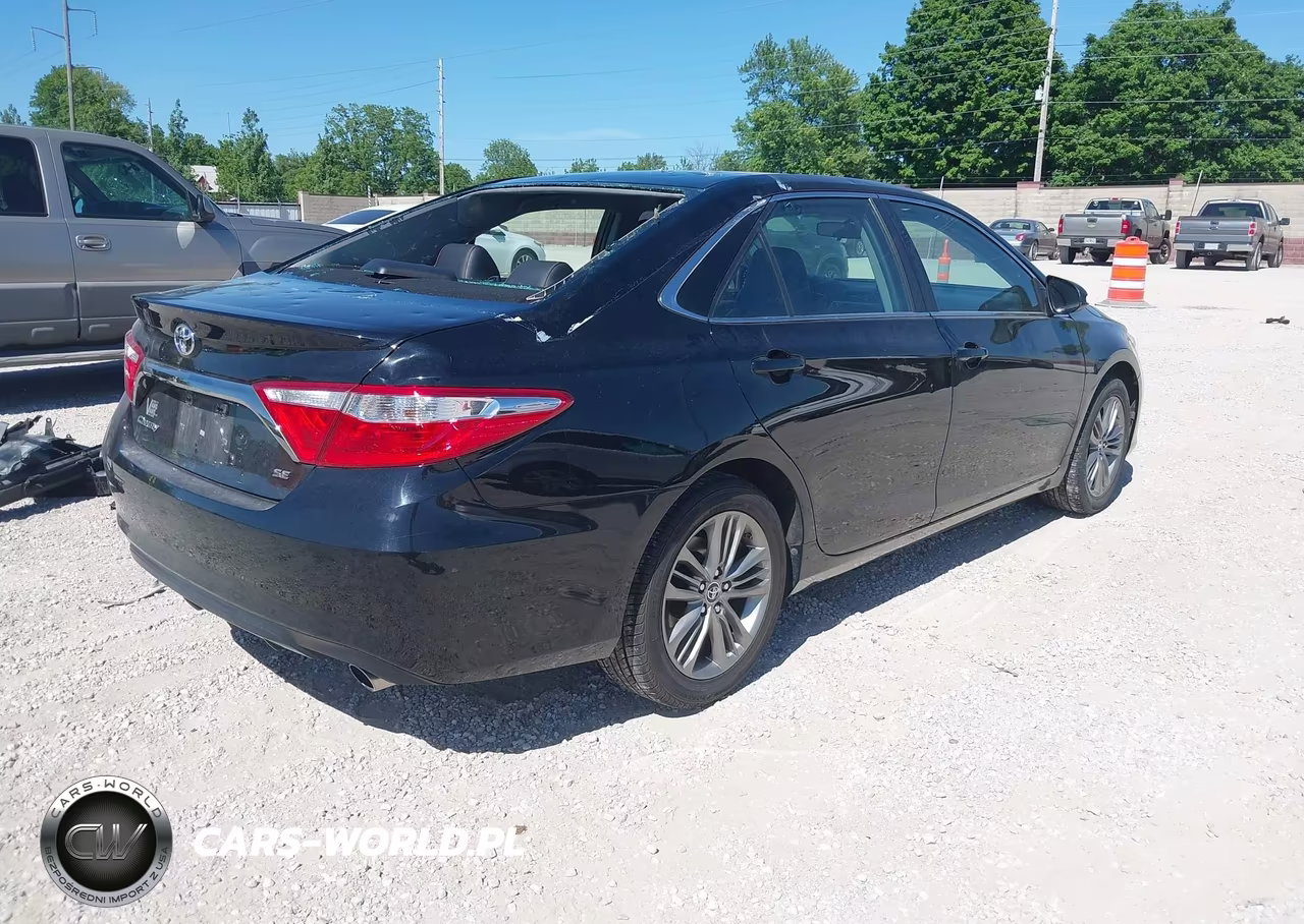 2015 Toyota Camry Se VIN:4T1BF1FKXFU101131 - 4