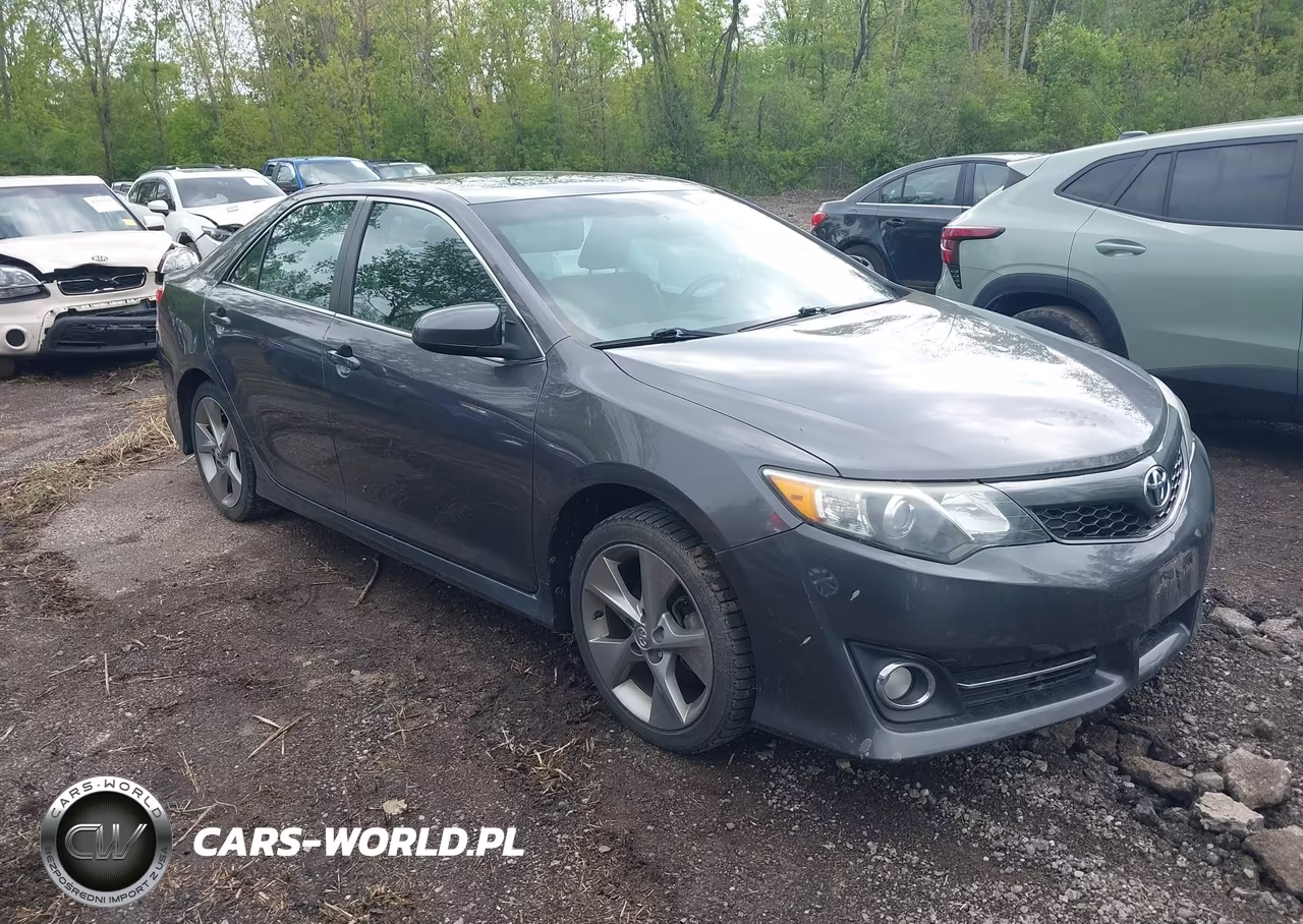 2014 Toyota Camry Se Sport – zdjęcie 1 z 16