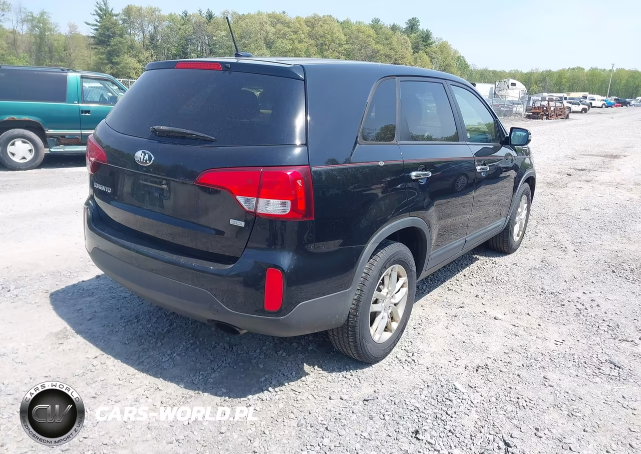 2015 Kia Sorento Lx VIN:5XYKT3A60FG592779 - 4