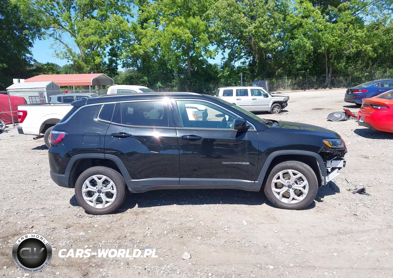 2025 Jeep Compass Latitude 4X4 VIN:3C4NJDBN9ST560978 - 14