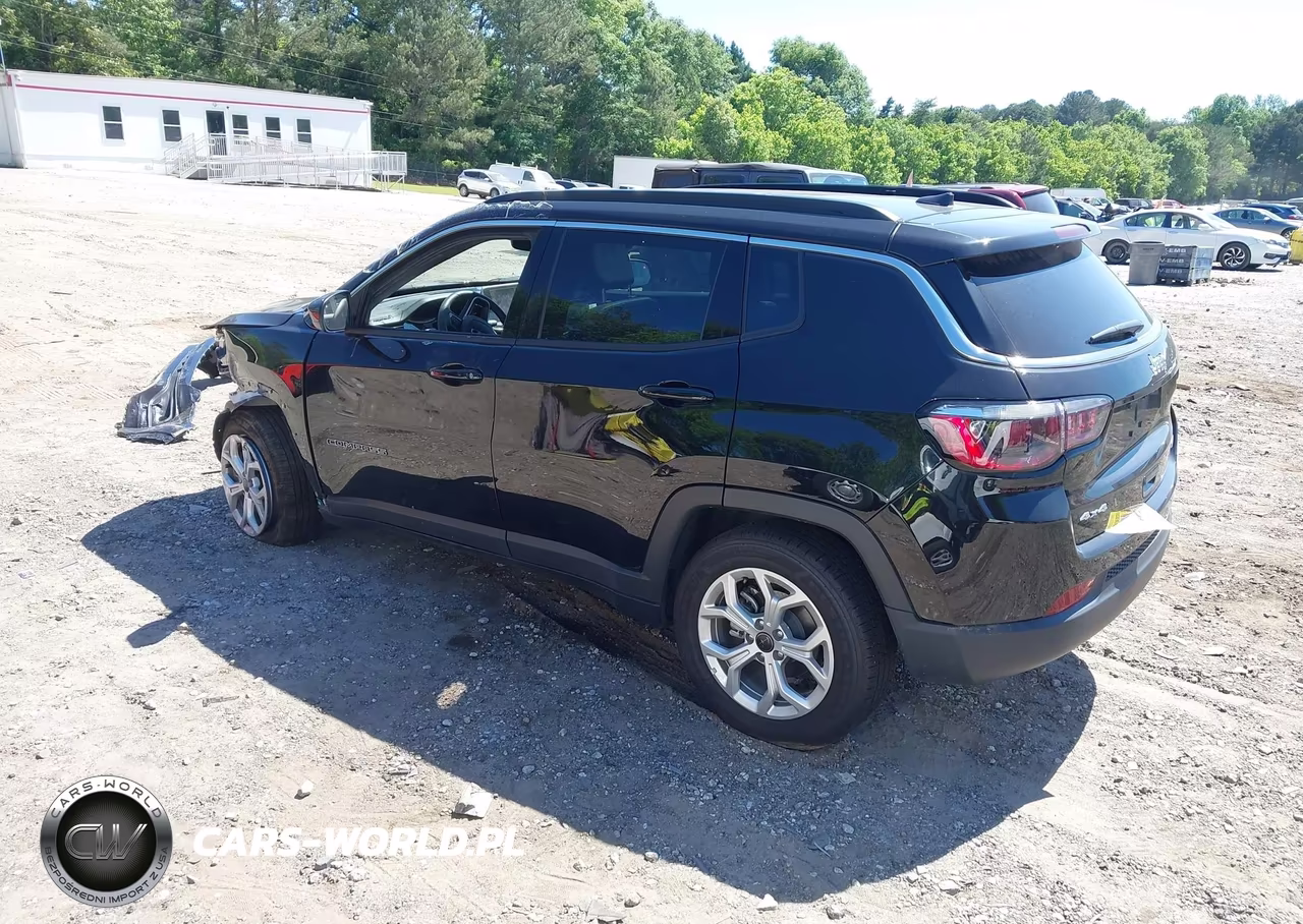 2025 Jeep Compass Latitude 4X4 VIN:3C4NJDBN9ST560978 - 3