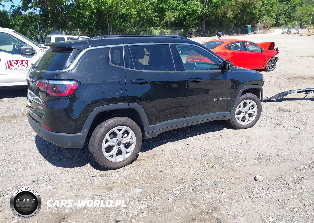 2025 Jeep Compass Latitude 4X4 VIN:3C4NJDBN9ST560978 - 4