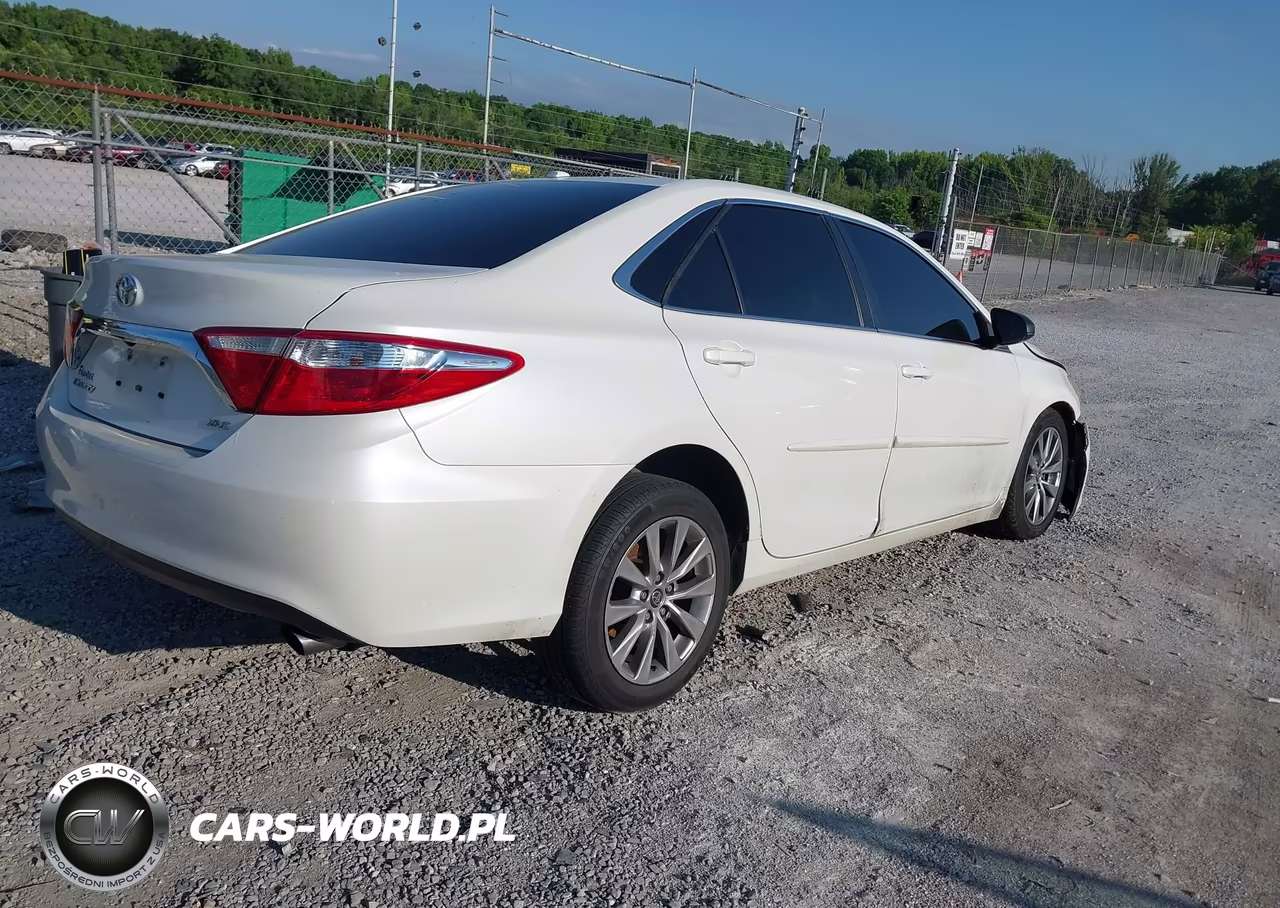 2016 Toyota Camry Xle VIN:4T1BF1FKXGU544106 - 4