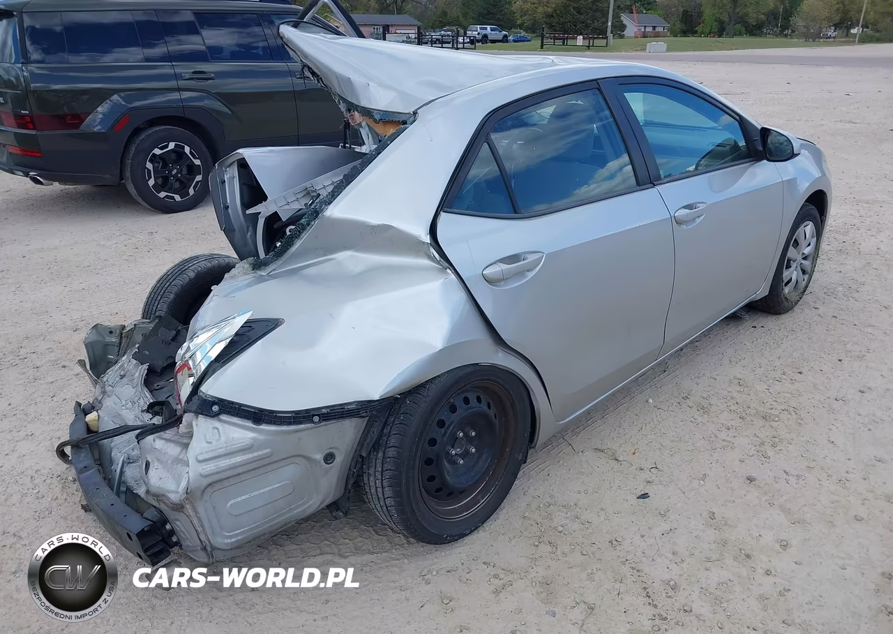 2015 Toyota Corolla Le VIN:2T1BURHE6FC353570 - 4