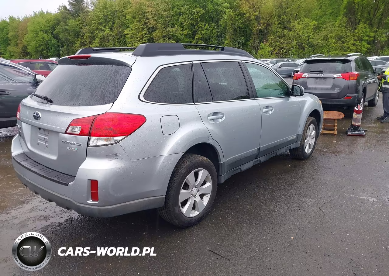 2012 Subaru Outback 2.5I Premium VIN:4S4BRBCC6C3236487 - 4