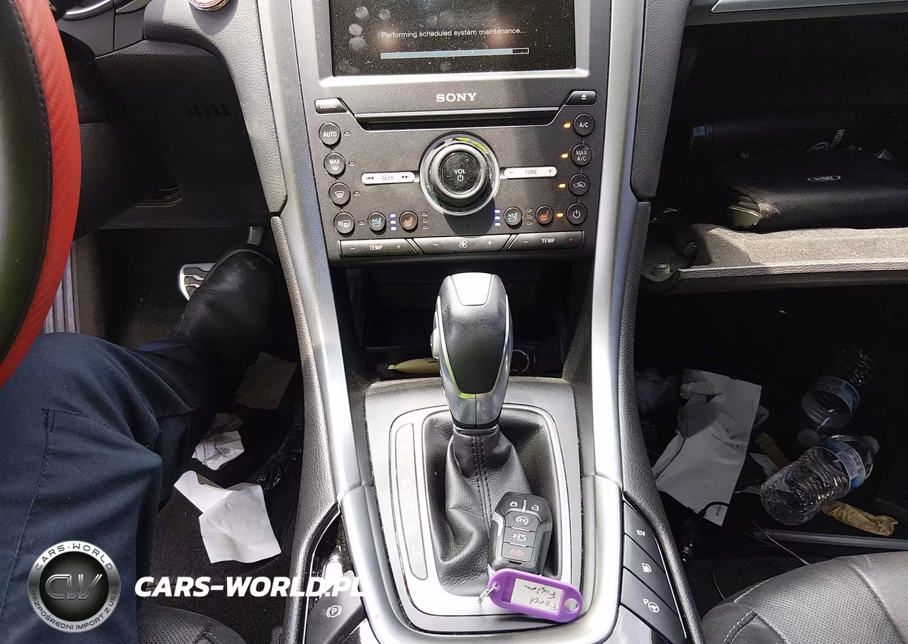 2016 Ford Fusion Energi Titanium VIN:3FA6P0SU5GR229747 - 11