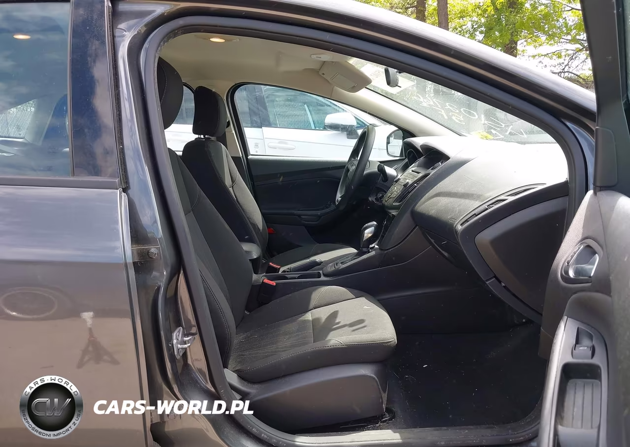 2016 Ford Focus Se VIN:1FADP3F22GL240494 - 5