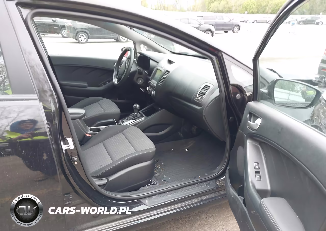2018 Kia Forte Lx VIN:3KPFL4A70JE170274 - 5