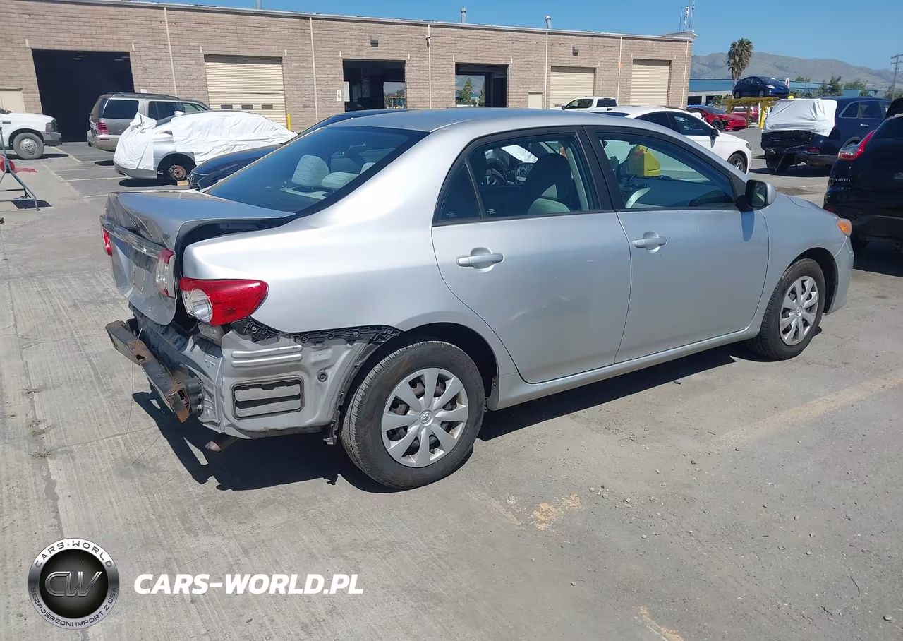 2011 Toyota Corolla Le VIN:2T1BU4EE0BC591917 - 4