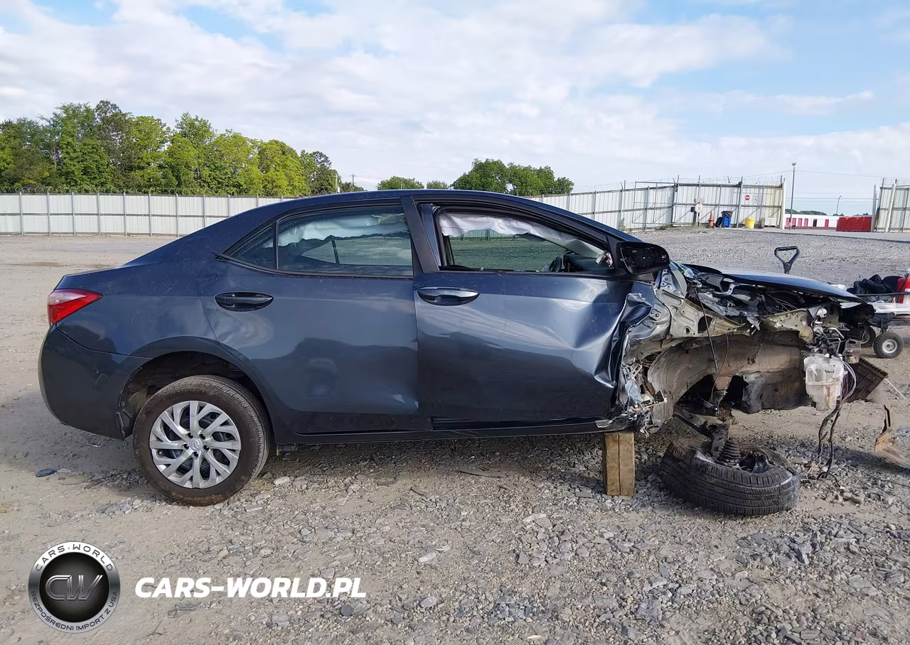2017 Toyota Corolla Le VIN:5YFBURHE3HP663324 - 13