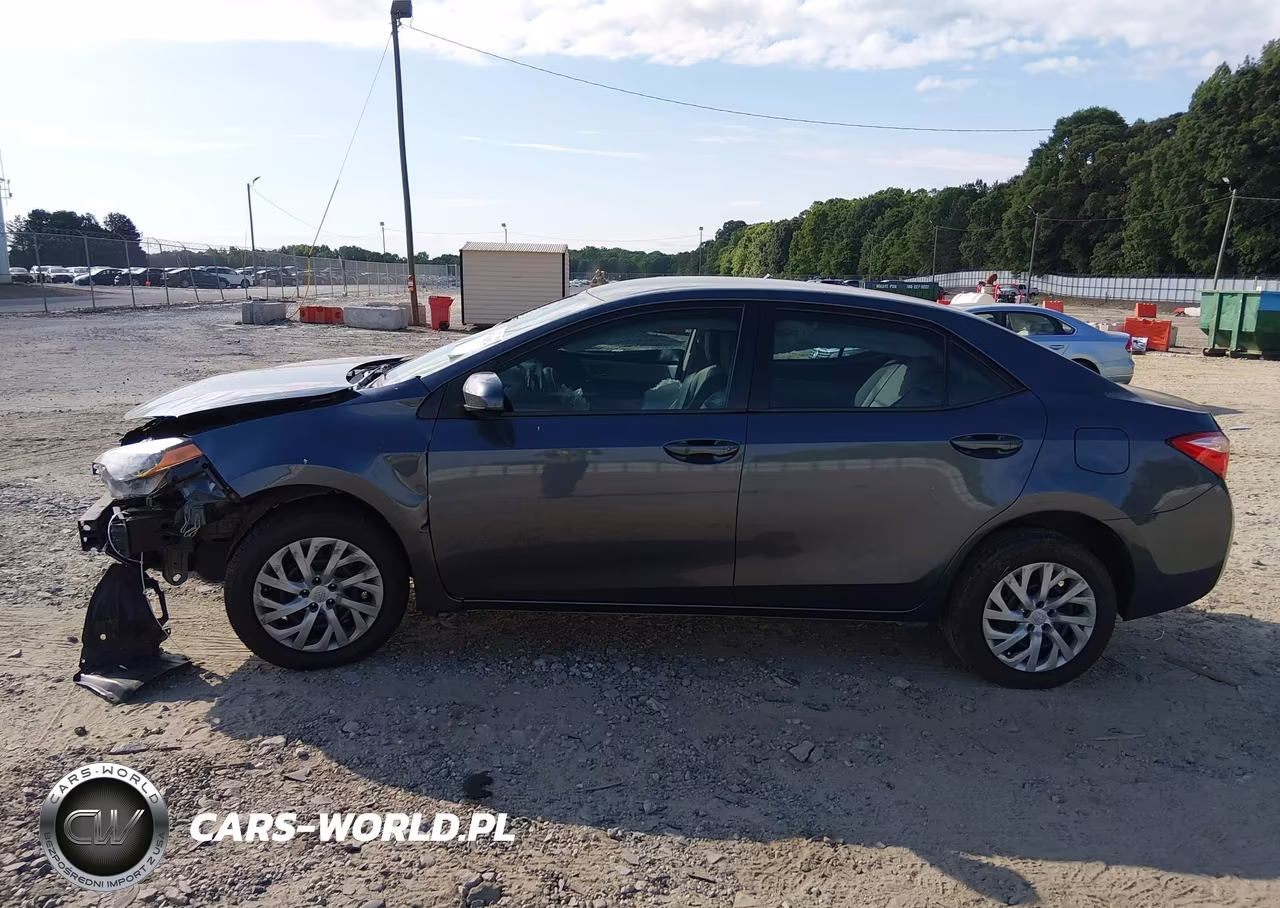 2017 Toyota Corolla Le VIN:5YFBURHE3HP663324 - 14