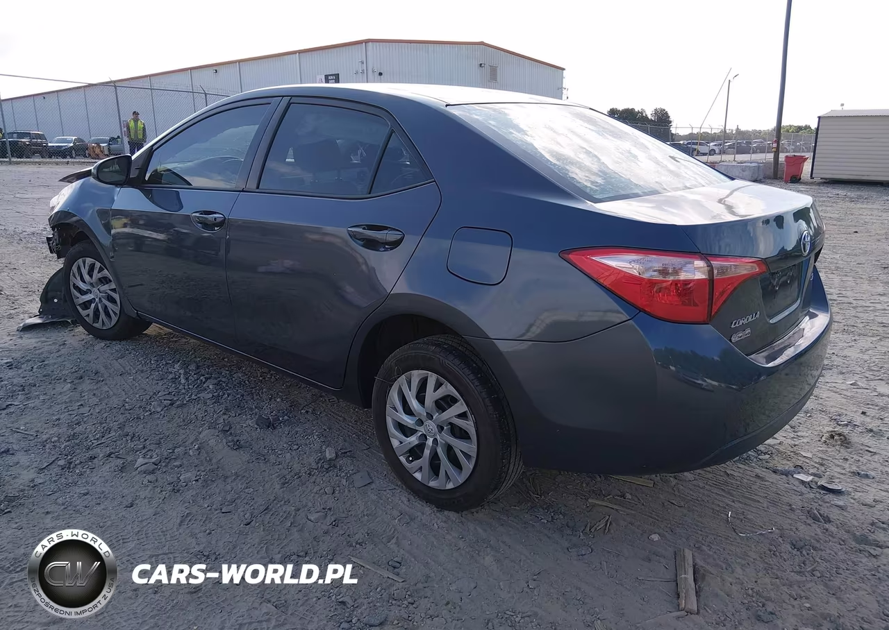 2017 Toyota Corolla Le VIN:5YFBURHE3HP663324 - 3