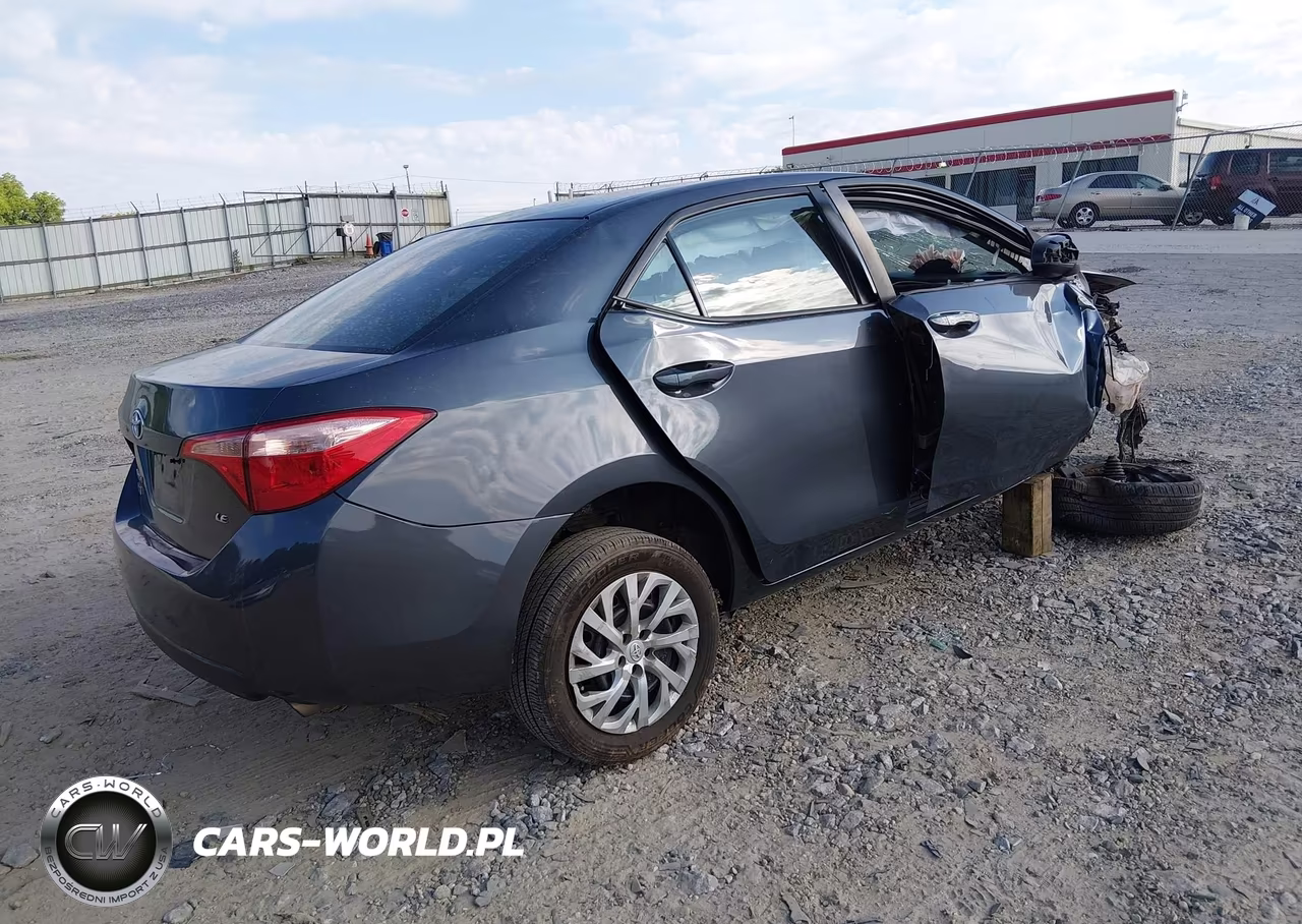 2017 Toyota Corolla Le VIN:5YFBURHE3HP663324 - 4