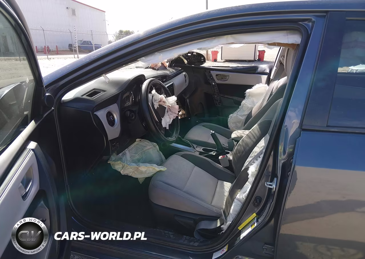2017 Toyota Corolla Le VIN:5YFBURHE3HP663324 - 5