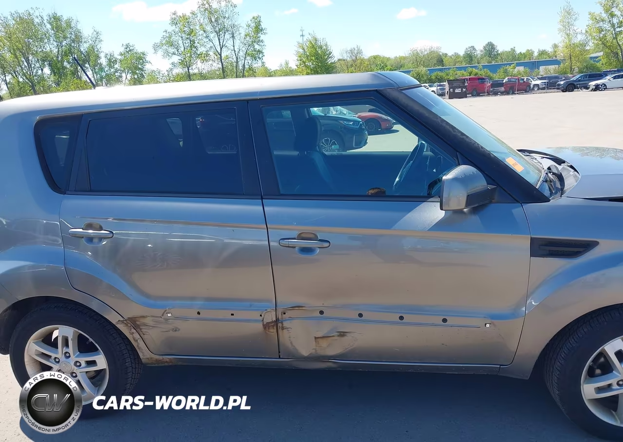 2011 Kia Soul + VIN:KNDJT2A21B7310594 - 13