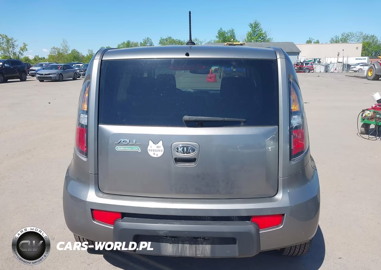 2011 Kia Soul + VIN:KNDJT2A21B7310594 - 16