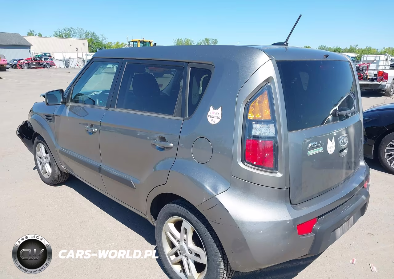 2011 Kia Soul + VIN:KNDJT2A21B7310594 - 3