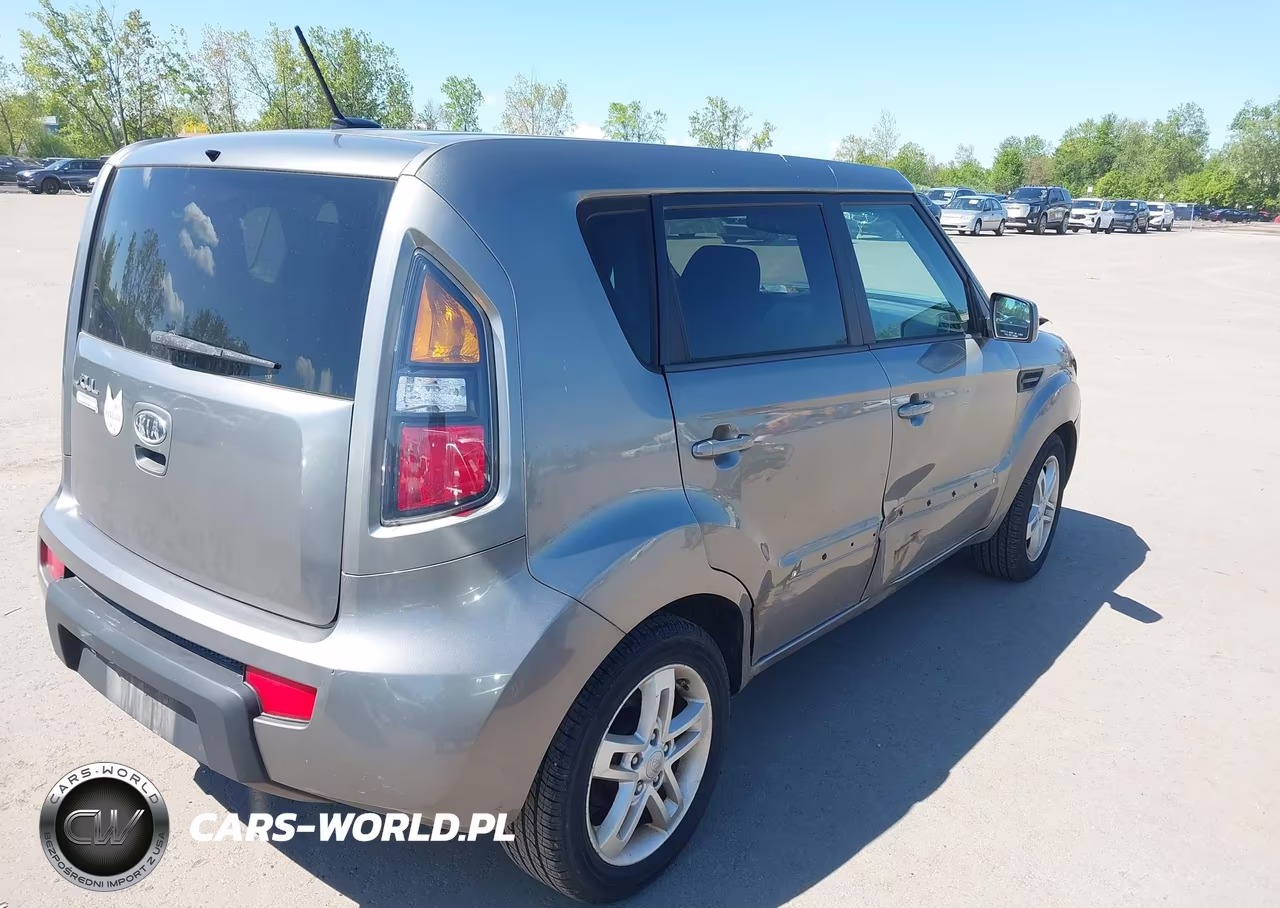 2011 Kia Soul + VIN:KNDJT2A21B7310594 - 4